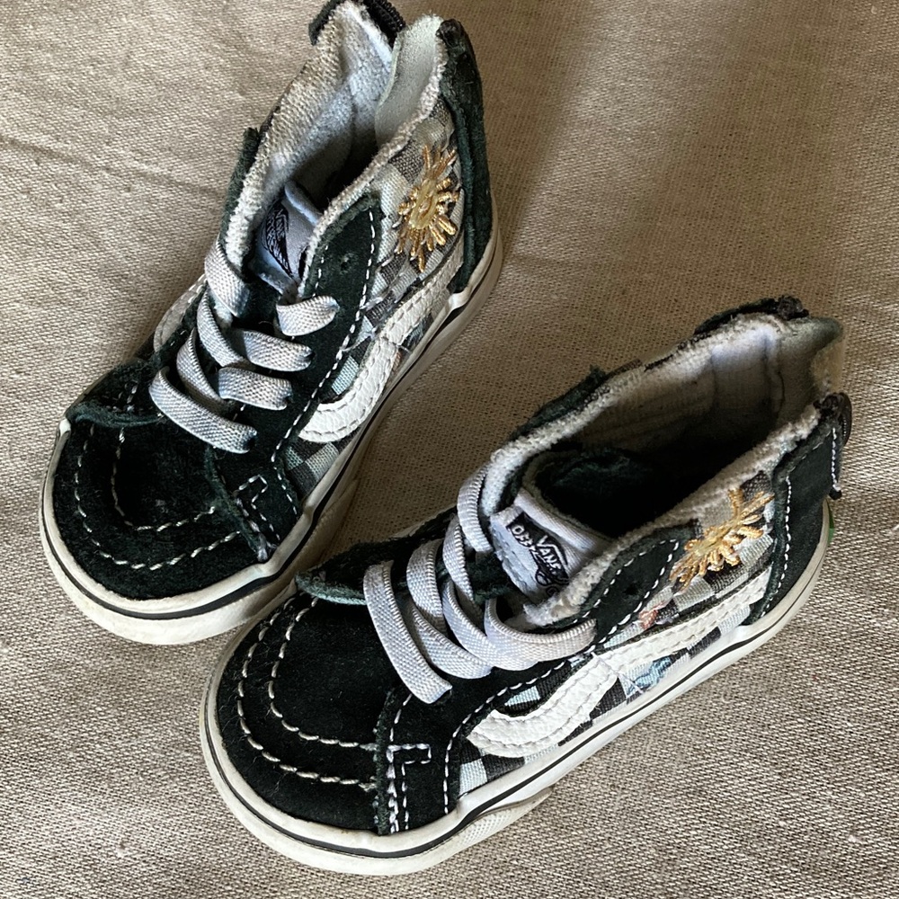 Vans off the wall skateistan high tops
